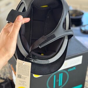 One K MIPS CCS Medium Long Oval Helmet